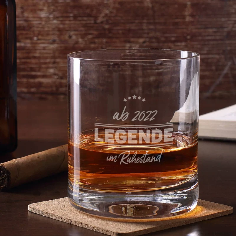 Legende im Ruhestand - graviertes Whiskyglas mit Name