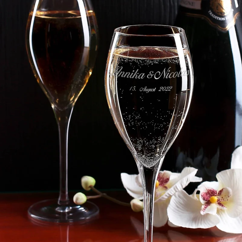 Graviertes Champagnerglas zur Hochzeit