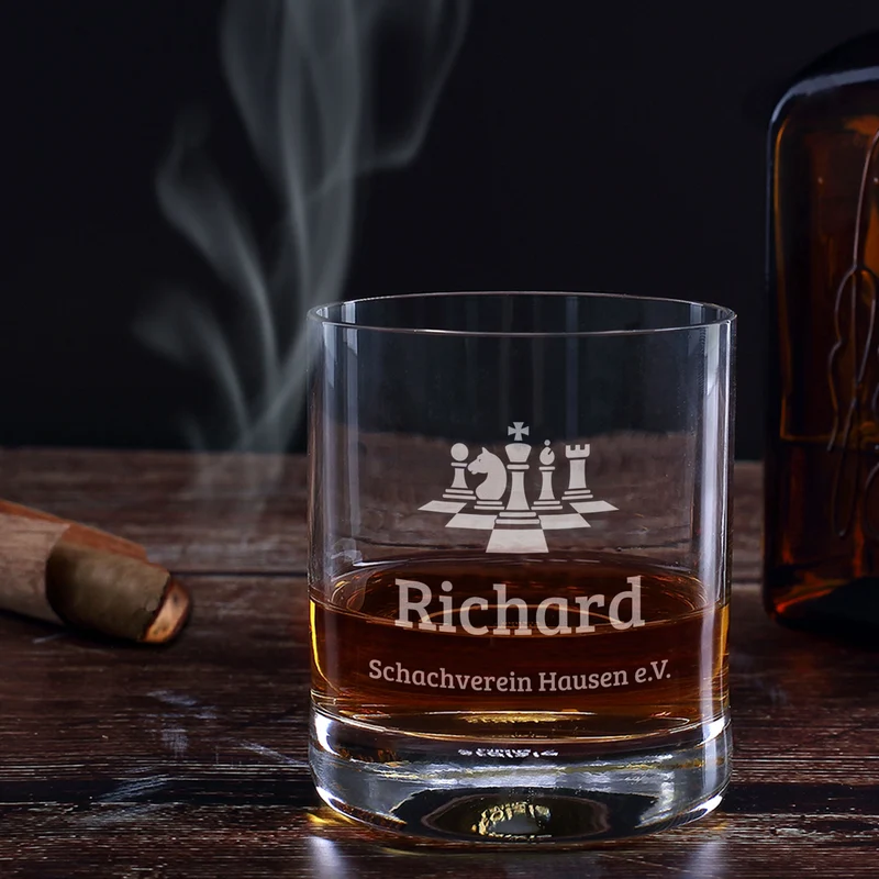 Whisky Glas für Schachspieler personalisiert mit Gravur | Whiskeyglas mit Schachfiguren Motiv