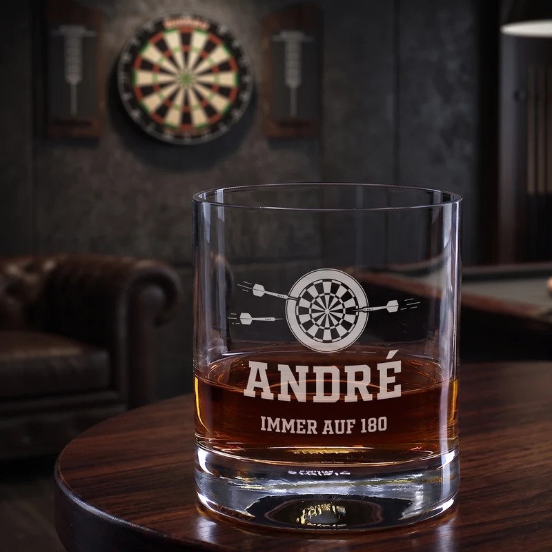 Personalisierbares Whisky Glas mit Dart Gravur | Whiskeyglas mit Name für Dartspieler