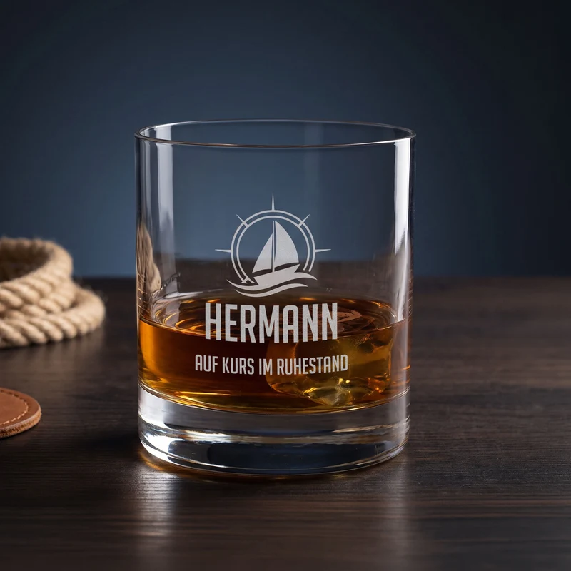 Whisky Glas zum Segeln personalisiert mit Gravur | 320 ml Whiskeyglas mit Segelboot Motiv
