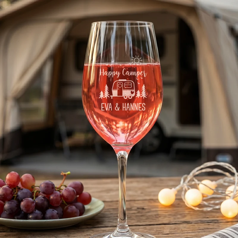 Leonardo Weinglas 'Happy Camper' personalisiert mit Wunschtext | Geschenk für Camping Fans mit Gravur