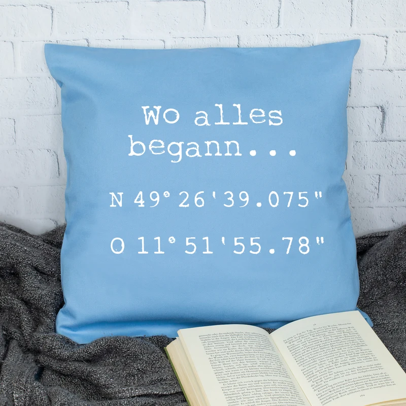 Kissen mit Koordinaten & Wunschtext personalisiert | Geschenk zum Hausbau & Einzug für Wohnung