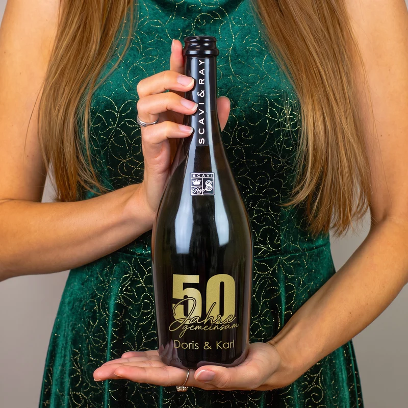Scavi & Ray gravierte Prosecco Flasche zur Goldenen Hochzeit mit Namensgravur
