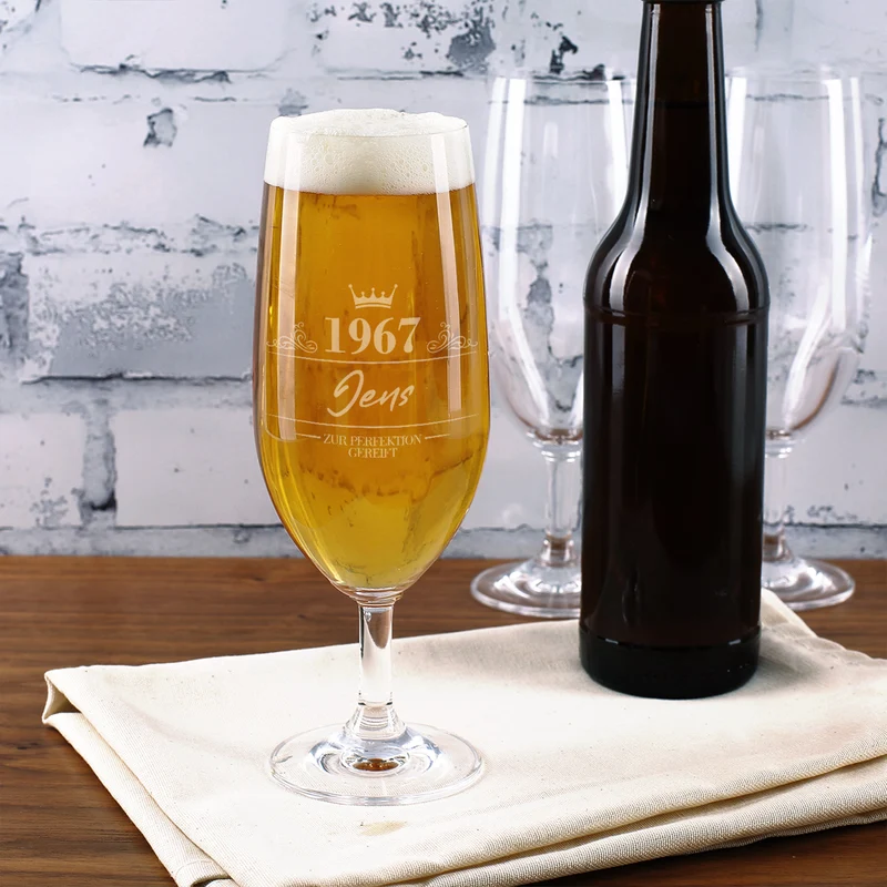 Bierglas von Leonardo mit Name & Geburtsjahr graviert | Pils Glas als Geburtstagsgeschenk für Männer