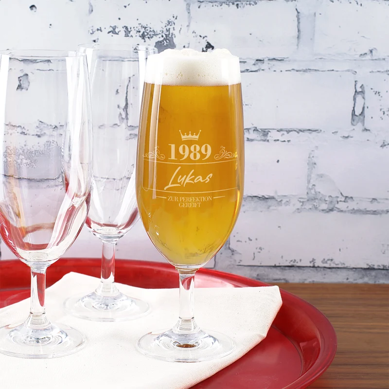 Bierglas von Leonardo mit Name & Geburtsjahr graviert | Pils Glas als Geburtstagsgeschenk für Männer