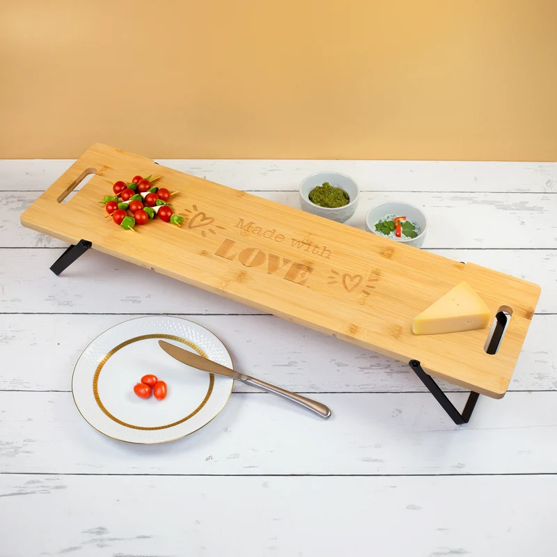 Servierbrett aus Bambus mit klappbaren Standfüßen & Gravur 'Made with Love' | Geschenk für Paare