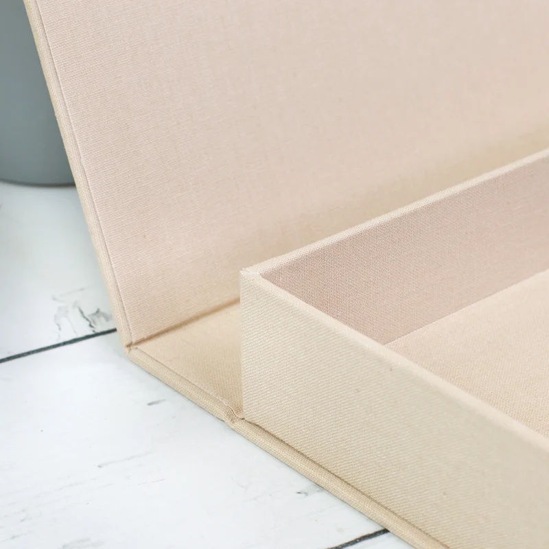 Handgearbeitete Erinnerungsbox als personalisiertes Geschenk zur Geburt für Jungen | Fotobox als Buch