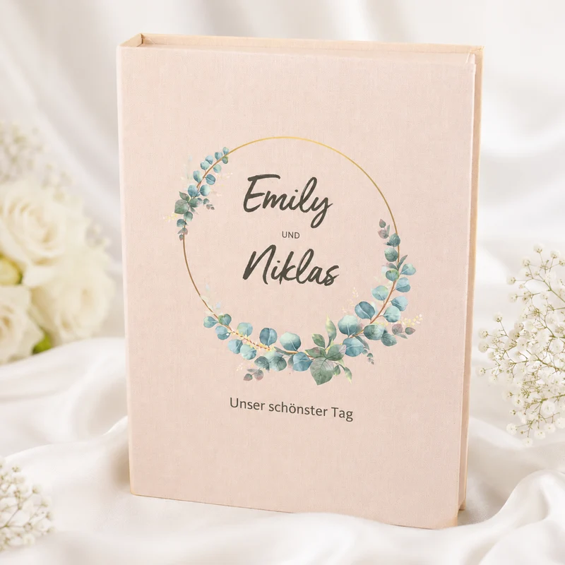 Handgefertigte Erinnerungsbox zur Hochzeit | Personalisierte Fotobox in Buch Form mit Eukalyptus Kranz