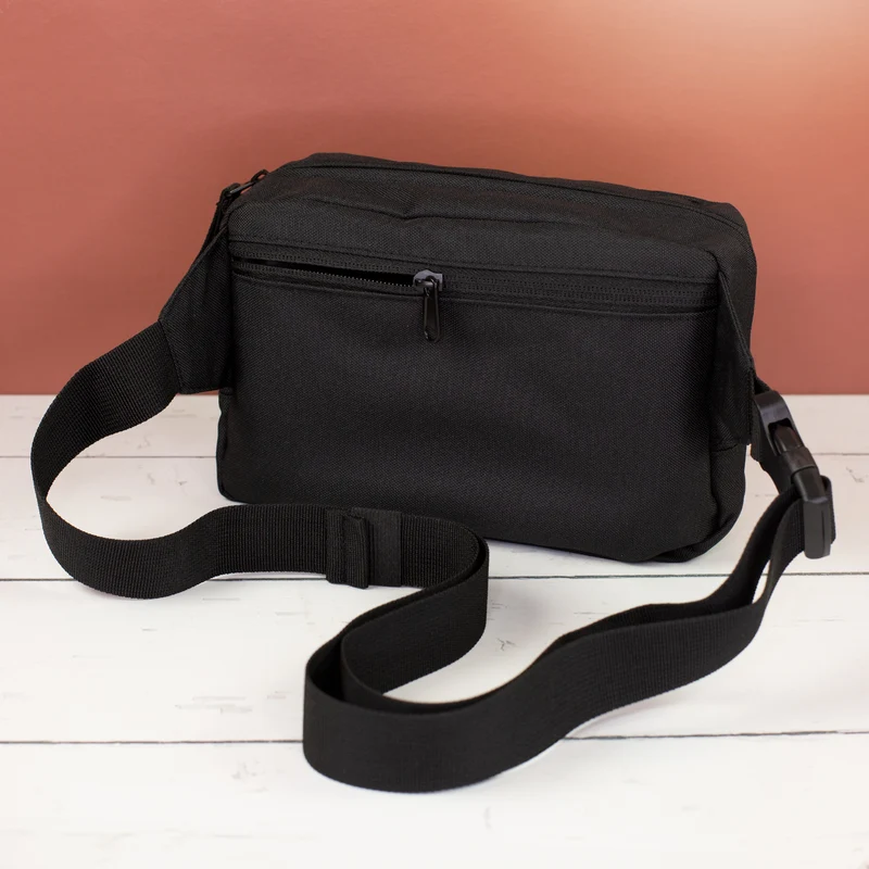 Bauchtasche 'Bin Weinkaufen' in Schwarz & Rosa | Umhängetasche als Geschenk für Frauen & Weinliebhaber