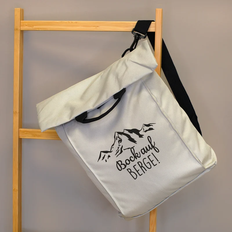 2-in-1 Rucksack & Tasche personalisiert mit Wunschtext | Geschenk mit Berg Motiv für Wandern & Urlaub