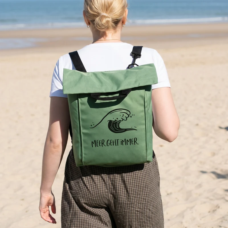 2-in-1 Rucksack & Tasche personalisiert mit Wunschtext und Wellenmotiv für Strand, Wandern & Urlaub