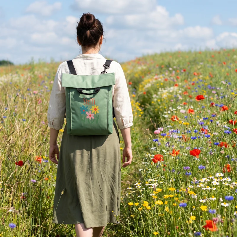 Leichter 2-in-1 Rucksack personalisiert mit Name und Blumen | Geschenk für Frauen, Wandern & Urlaub
