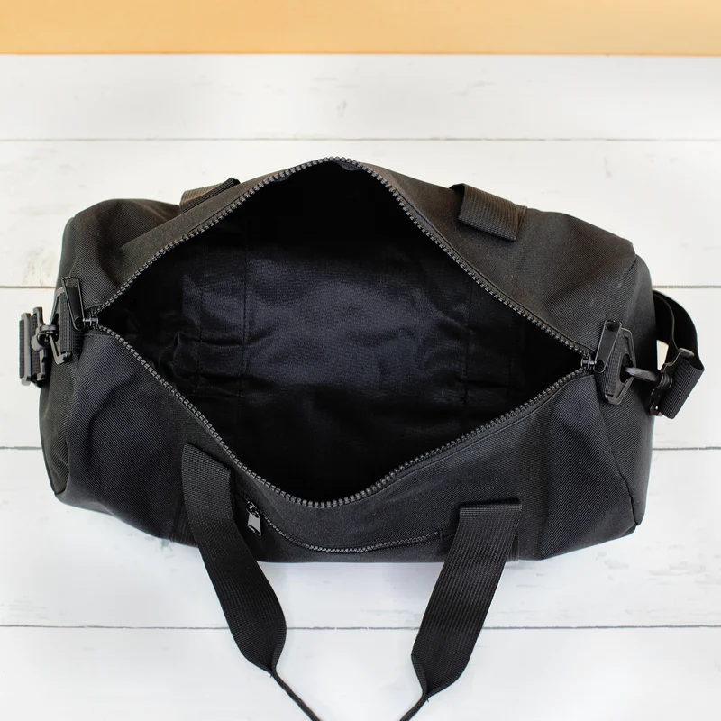 Sporttasche personalisiert mit Name & Wunschtext | Reisetasche & Duffle Bag als Geschenk in 2 Größen