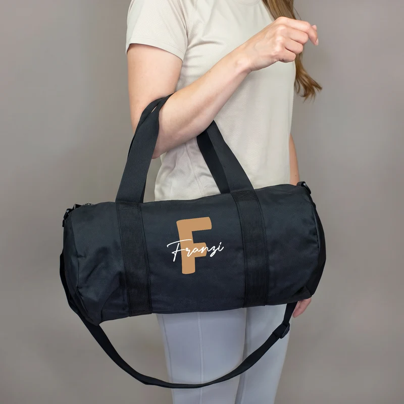 Sporttasche mit Name & Initiale personalisiert als Geschenk | Reisetasche für Freizeit & Sport