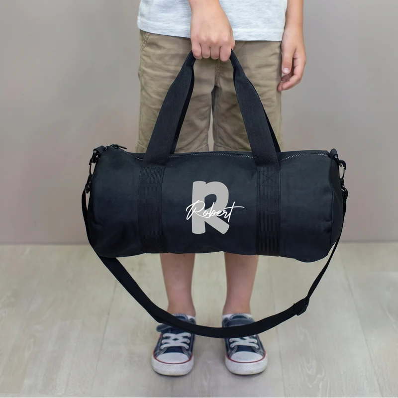 Sporttasche mit Name & Initiale personalisiert als Geschenk | Reisetasche für Freizeit & Sport