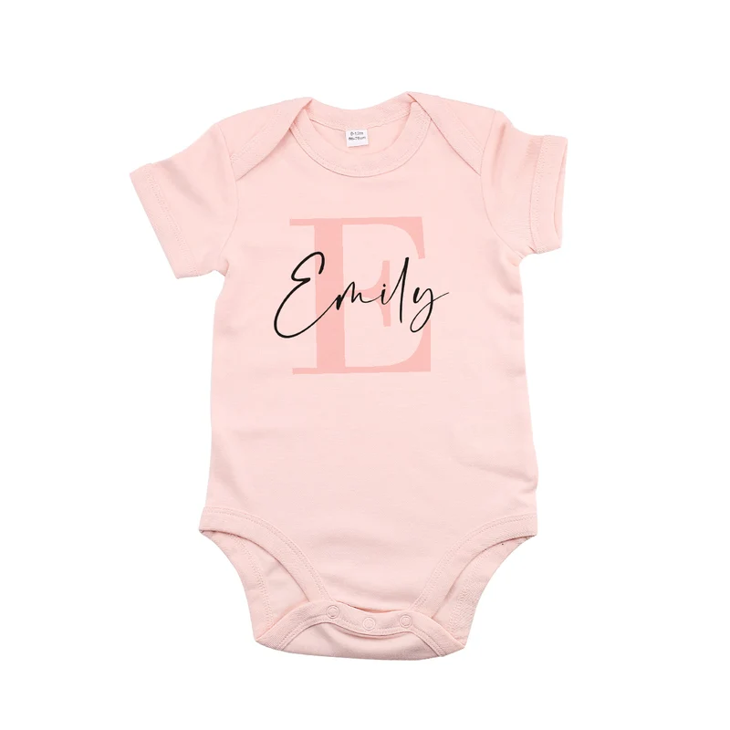 Babygeschenk - Body in rosa mit Name und Initiale