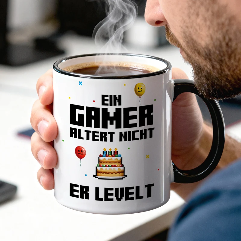 Tasse für Gamer zum Geburtstag mit Spruch 'Ein Gamer altert nicht er levelt' | 300 ml Keramiktasse