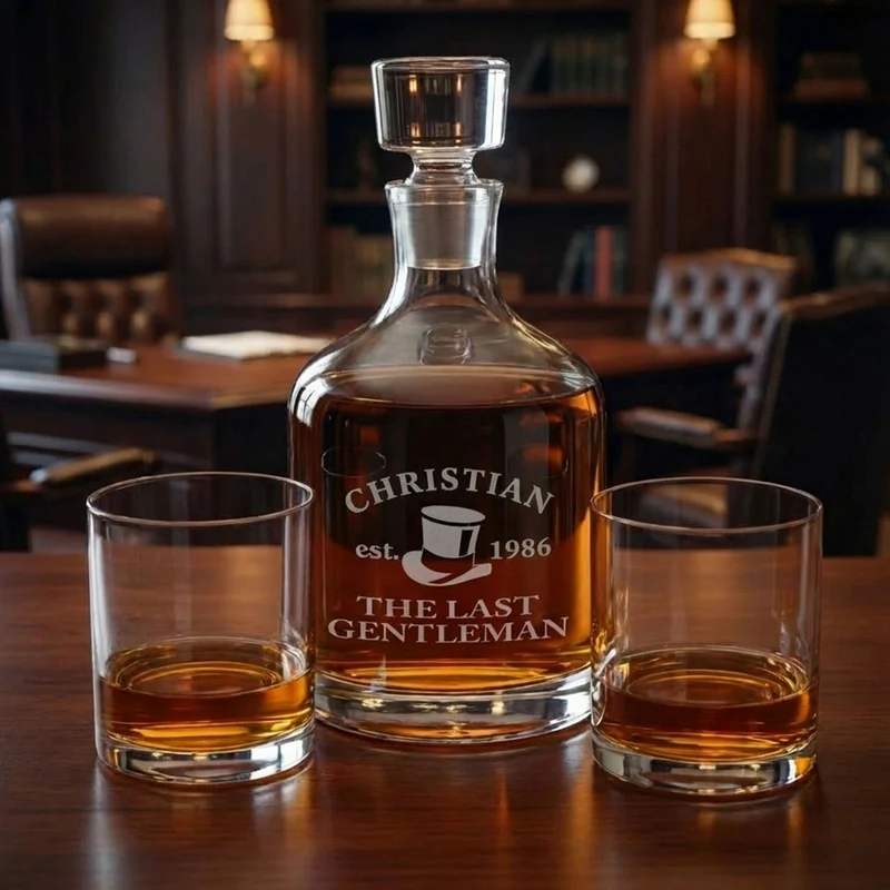 Edles 3-teiliges Whisky-Geschenkset für Männer ‚The Last Gentleman‘ personalisiert mit Name und Jahr