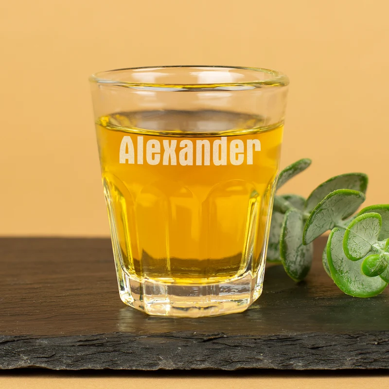 Leonardo Schnapsglas mit Gravur des Namens | Personalisiertes Stamper-Glas für Genießer 5cl