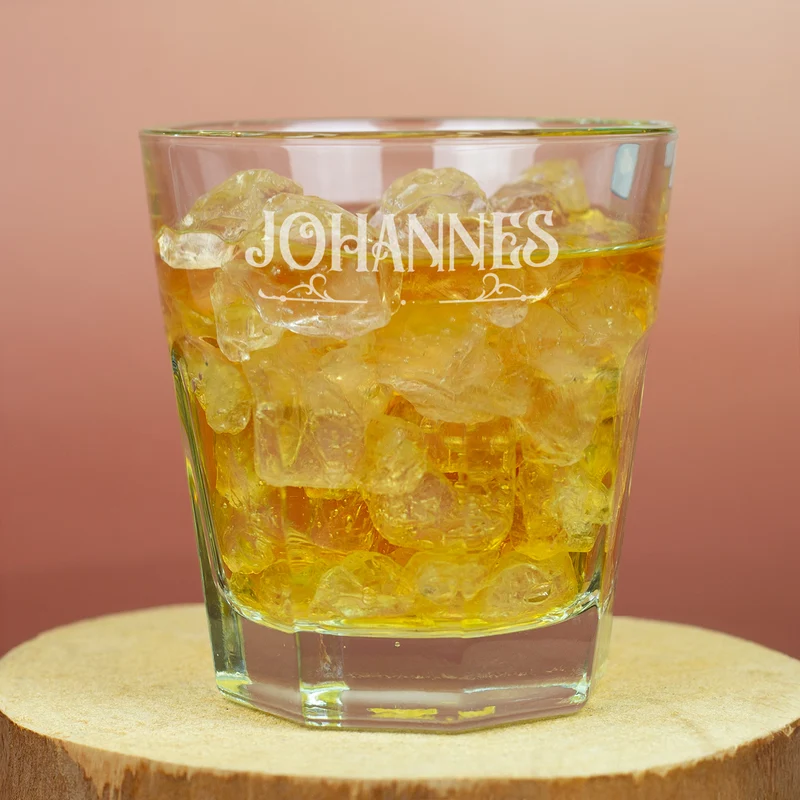 Leonardo Trinkglas mit Gravur von Name & Ornamentmotiv | Personalisiertes Glas als Geschenk