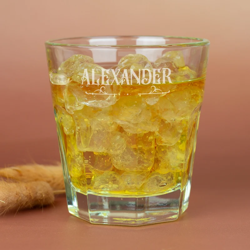 Leonardo Trinkglas mit Gravur von Name & Ornamentmotiv | Personalisiertes Glas als Geschenk