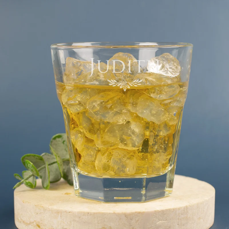 Leonardo Trinkglas mit Gravur von Name & Ornament | Personalisiertes Glas für Getränke & Desserts