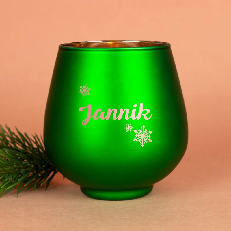Personalisiertes Windlicht zu Weihnachten graviert mit Name & Schneeflockenmotiv in Rot oder Grün