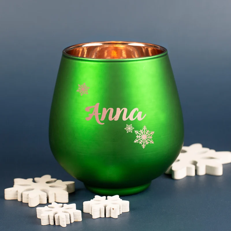 Personalisiertes Windlicht zu Weihnachten graviert mit Name & Schneeflockenmotiv in Rot oder Grün