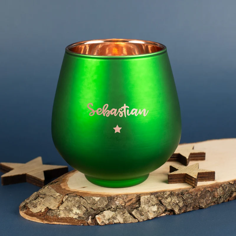 Personalisiertes Windlicht zu Weihnachten graviert mit Name & Sternmotiv in Rot oder Grün