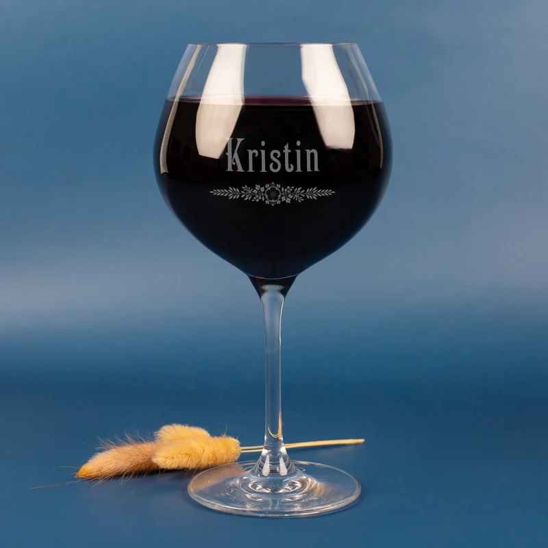 Graviertes Burgunderglas von Leonardo mit Name & Blatt-Ornament | Personalisiertes Weinglas Geschenk