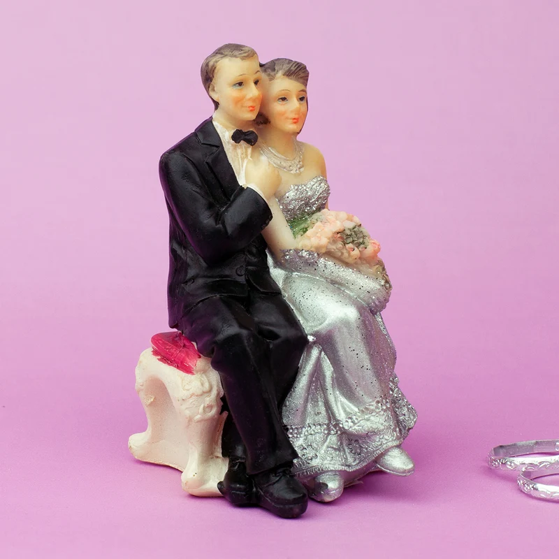 Hochzeitspaar Braut & Bräutigam mit Fliege zur Silberhochzeit | Hochzeitstorten Topper & Dekofigur