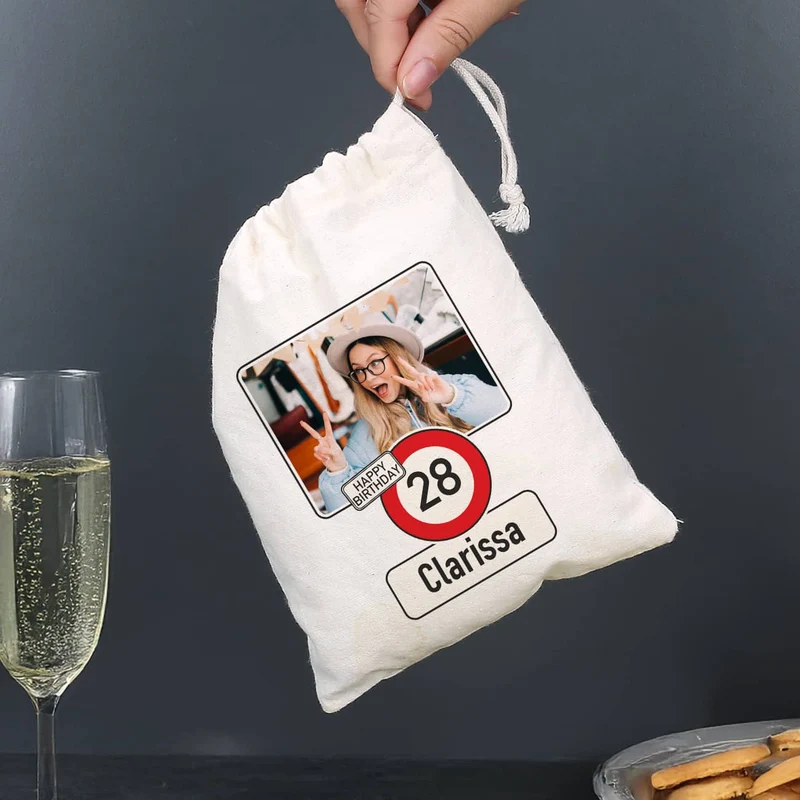 Kleiner Geschenksack zum Geburtstag mit Verkehrszeichen, Foto, Alter & Name