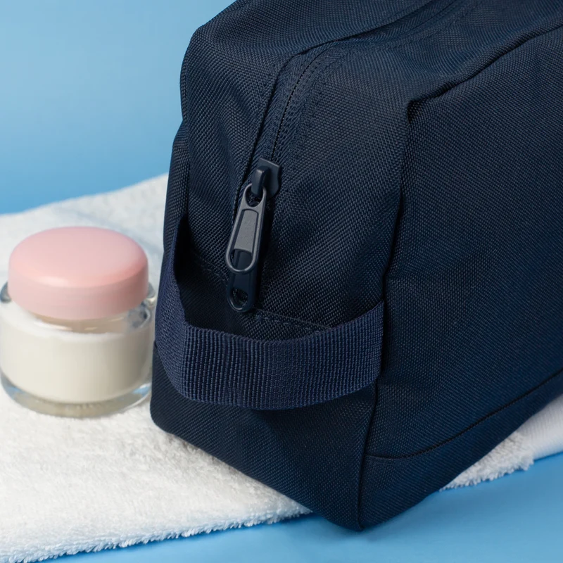 Kulturbeutel in Schwarz, Navy oder Rosa mit Namensaufdruck