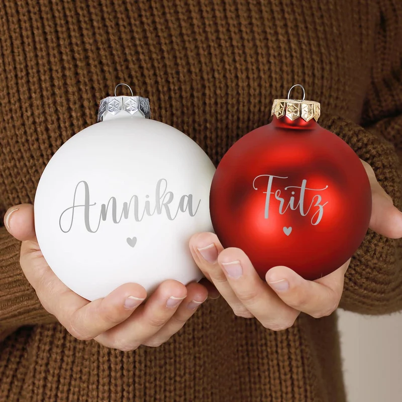 Weihnachtskugel mit Ihrem Wunschnamen und kleinem Herzchen graviert