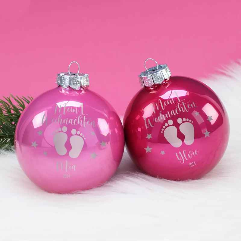 Mein 1. Weihnachten - Weihnachtskugel mit Babyfüßchen und Sternchen graviert