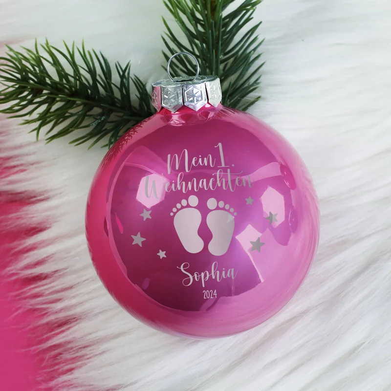 Mein 1. Weihnachten - Weihnachtskugel mit Babyfüßchen und Sternchen graviert