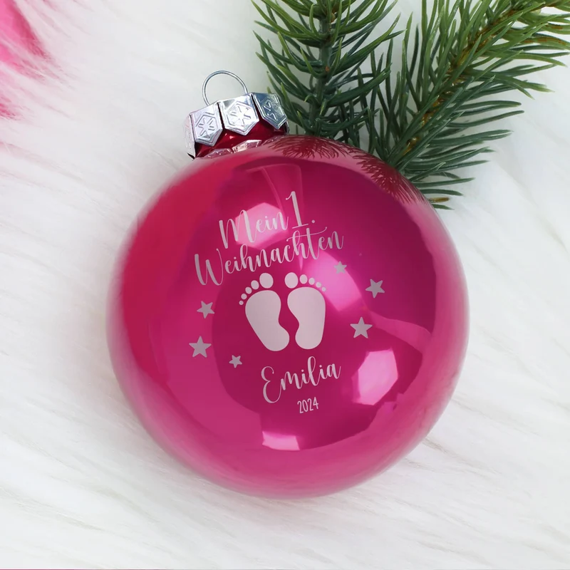 Mein 1. Weihnachten - Weihnachtskugel mit Babyfüßchen und Sternchen graviert