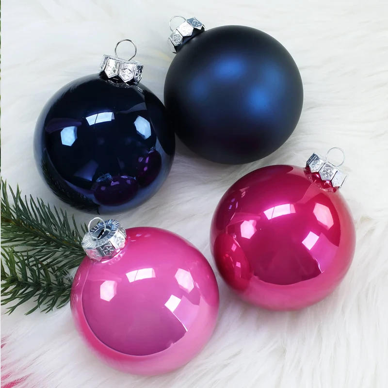 Mein 1. Weihnachten - Weihnachtskugel mit Babyfüßchen und Sternchen graviert