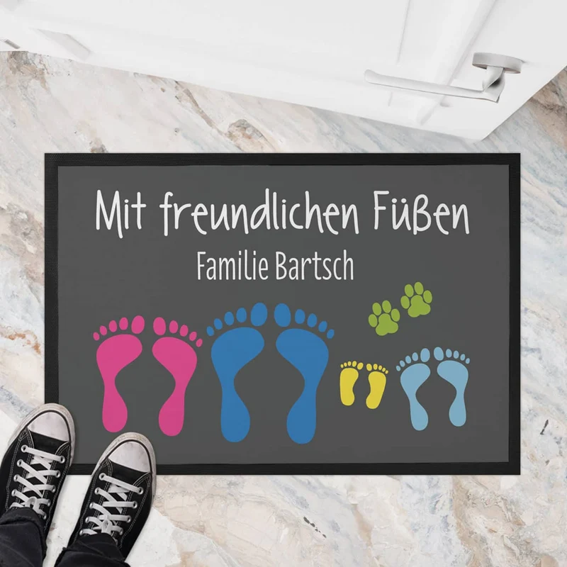 Bedruckte Fußmatte Mit freundlichen Füßen - personalisiert mit Text