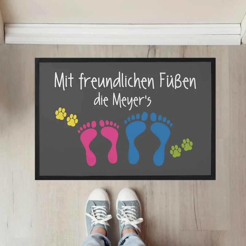 Bedruckte Fußmatte Mit freundlichen Füßen - personalisiert mit Text