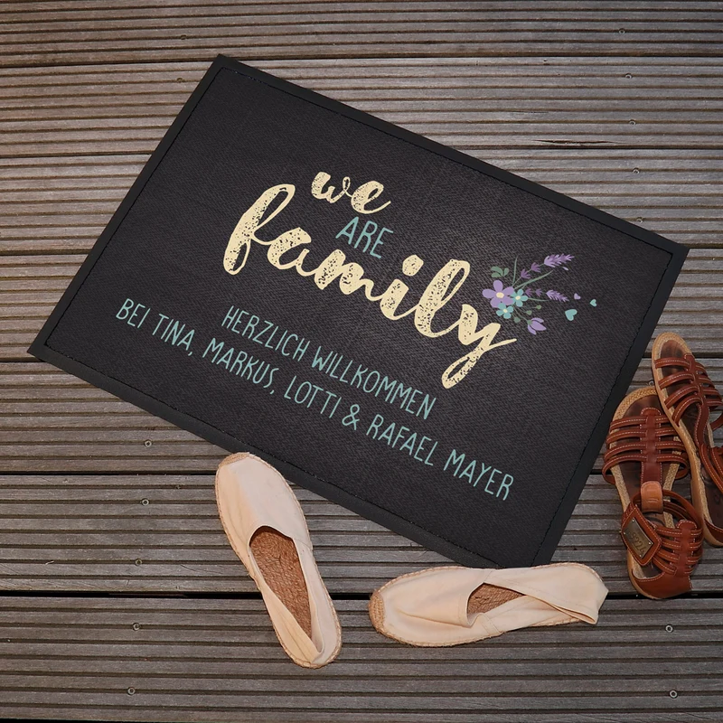 We are family - bedruckte Fußmatte mit 2 Zeilen Wunschtext