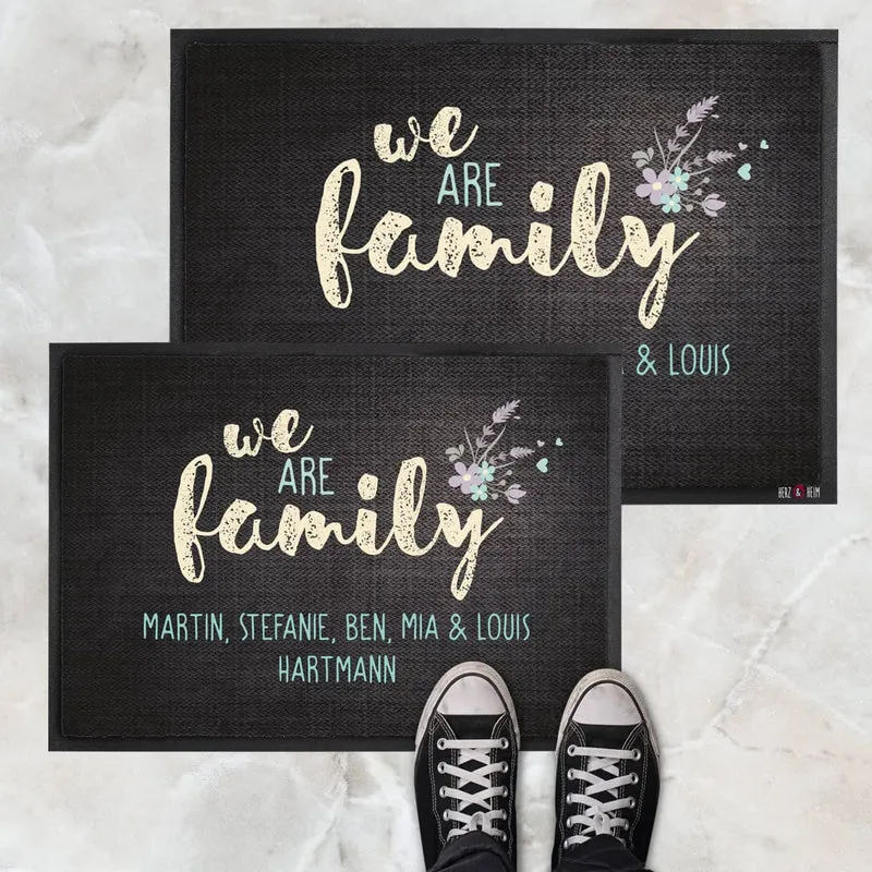 We are family - bedruckte Fußmatte mit 2 Zeilen Wunschtext