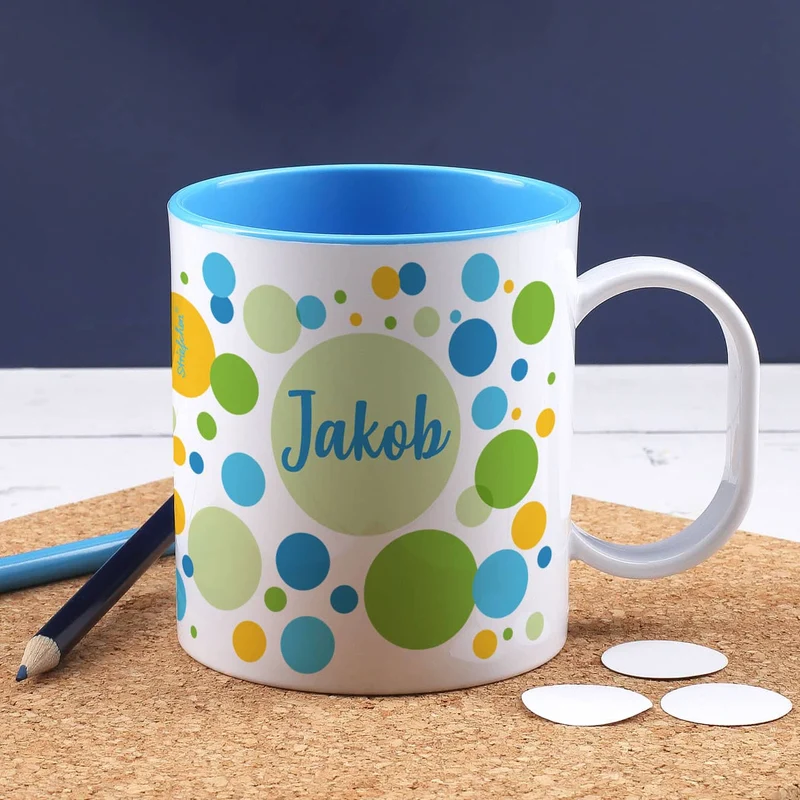 Kunststofftasse mit Punkten für Jungen