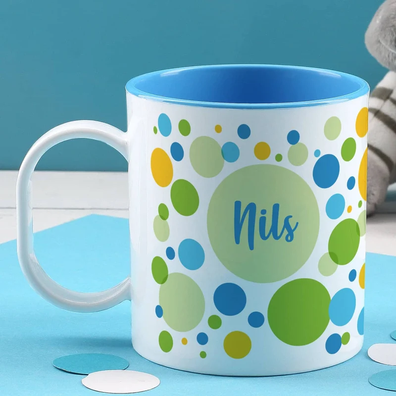 Kunststofftasse mit Punkten für Jungen