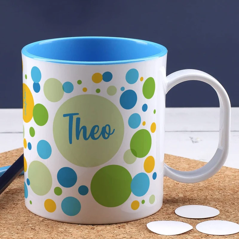 Kunststofftasse mit Punkten für Jungen