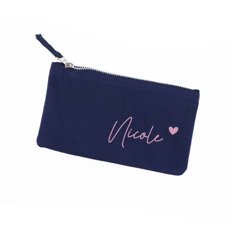 Dunkelblaue Kosmetiktasche mit Name und Herz