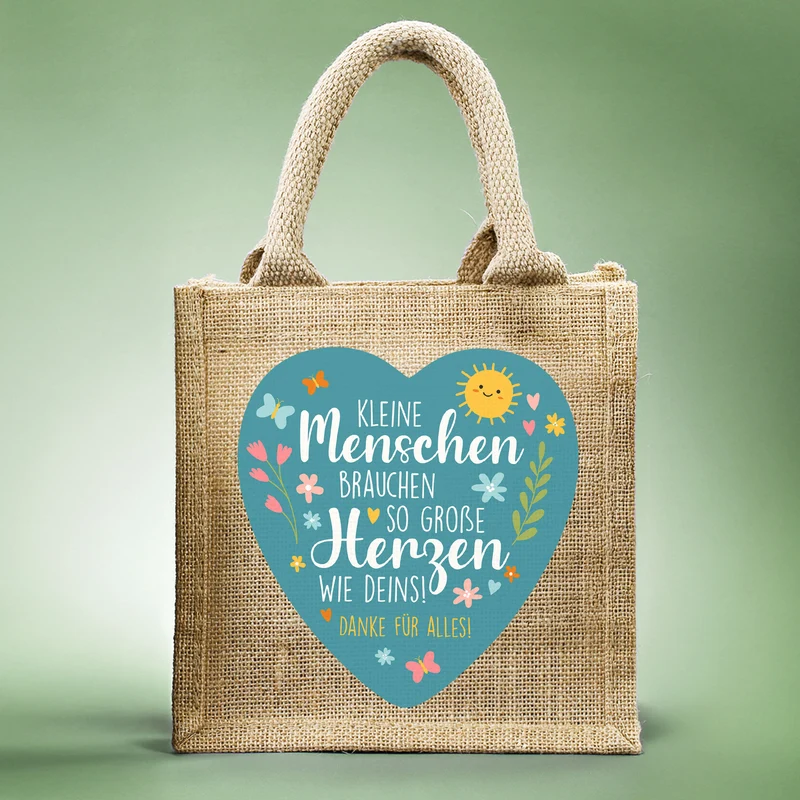 Jute-Geschenktüte als Dankeschön für Erzieher mit Wunschtext und Herz-Motiv