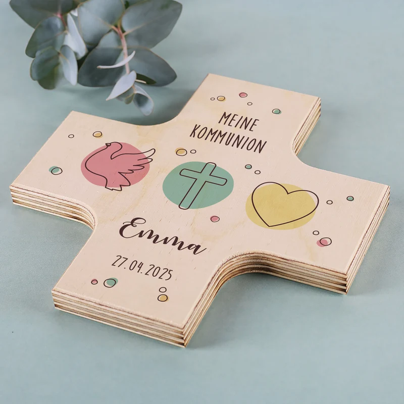 Holzkreuz zur Taufe, Kommunion oder Konfirmation mit Taube, Kreuz & Herz Motiv