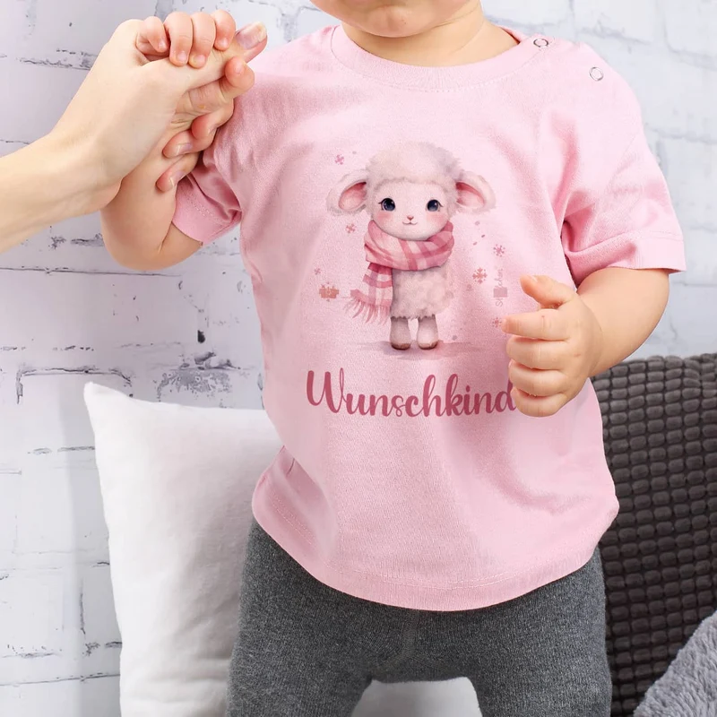 Babyshirt in Rosa mit Schäfchen und Wunschtext